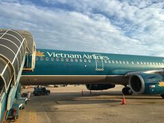 1時間のフライトを経て、定刻よりも早くダナン国際空港に到着！
ベトナム航空はすごい遅れる、と噂を聞いていましたが、
今回は2便ともむしろ早くて優秀！