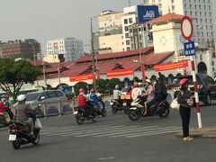 ホーチミンの象徴とも言えるベンタイン市場。今回はここからタイ・バンコクまでの陸路横断の旅が始まります。