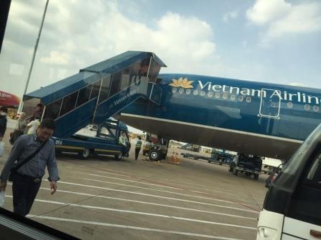 1月10日(1日目）<br />大阪の関西空港からベトナム航空でホーチミンのタンソンニャット国際空港に到着しました。
