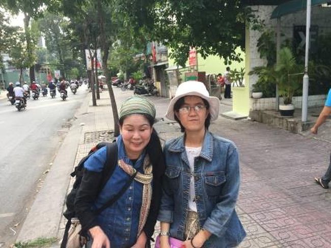 日本から頼まれた荷物をホーチミン在住のベトナムの人に<br />無事に手渡しました。