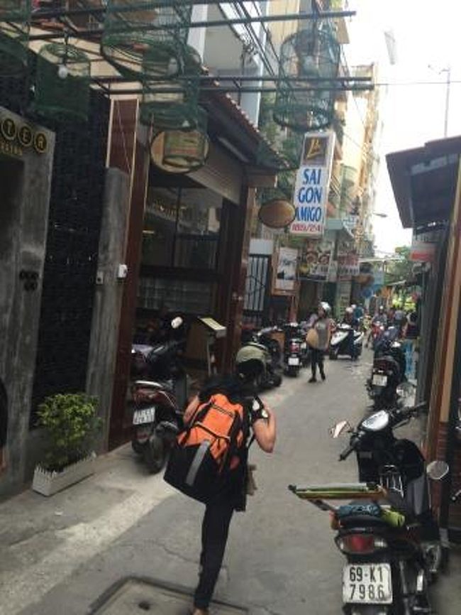 デタムというツーリストの安宿街に到着しました