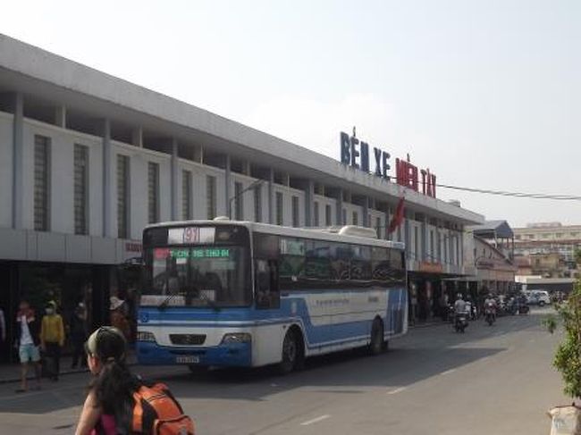 長距離バスターミナル「ミエンタイバスターミナル」に到着。いよいよホーチミンを後にします。