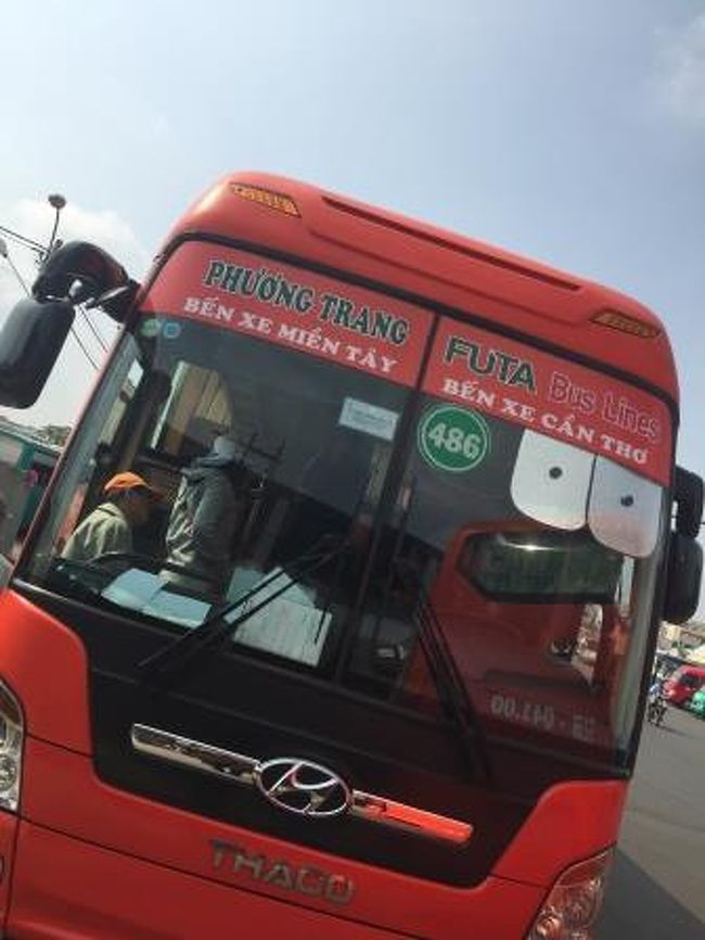 こちらのバスで、目指す先はメコンデルタ最大の町「カントー」です