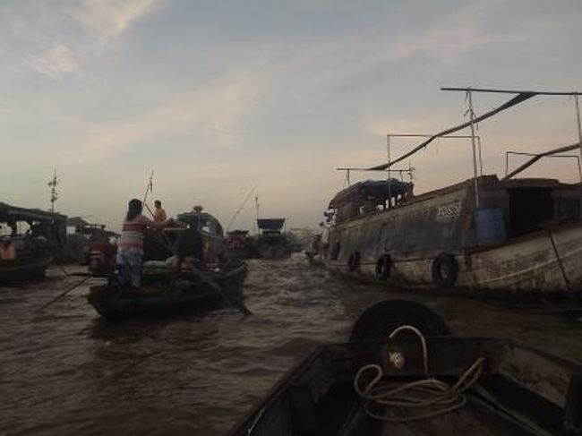 カイラン水上マーケットが見えてきました。