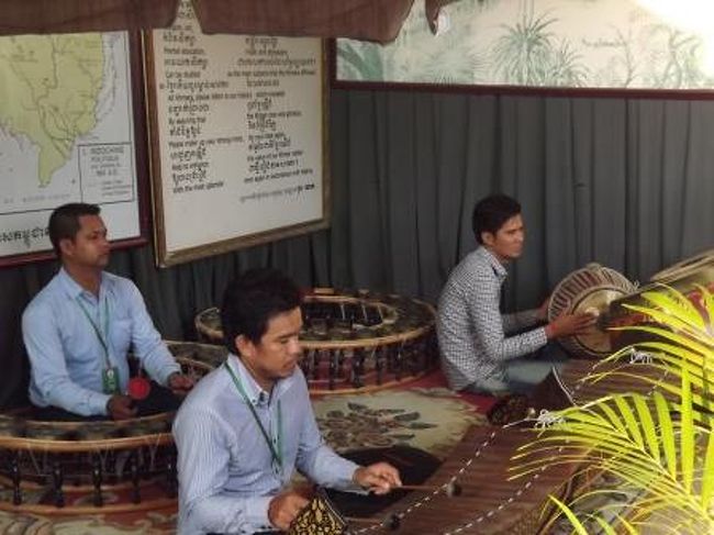 一通り見学した後の出口付近では演奏を聴くことができました。