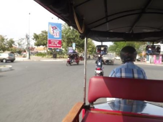 レストランからの帰りはトゥクトゥクを使いました。いったん宿に戻ります。