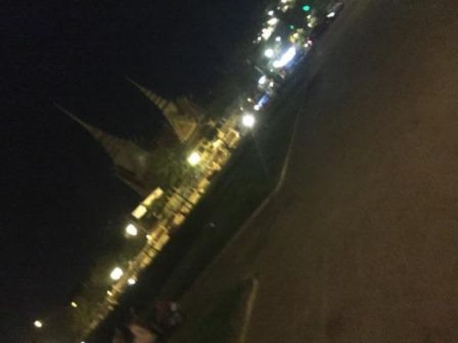 そのまま夜のプノンペンの町を散策しました。２日目なのであるていどばしょがわかりますので、不安はありませんでした。
