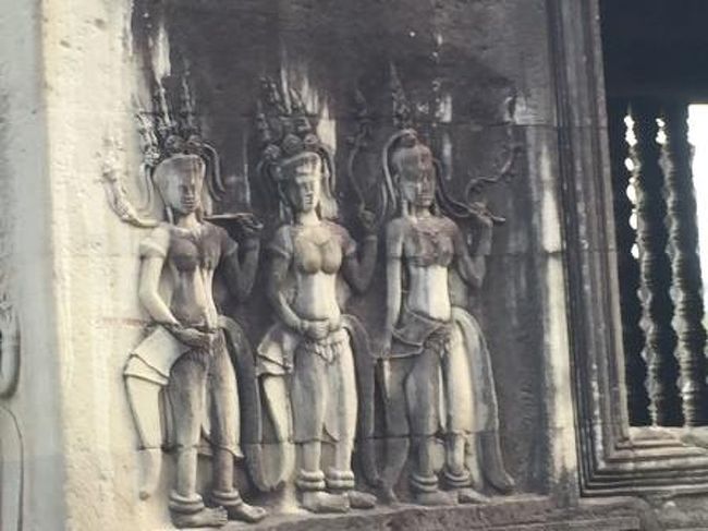 非常に繊細に作られた彫刻物。破壊や盗掘された後があるとはいえ、今でもこのクラスの彫刻物があちらこちらで健在でした。