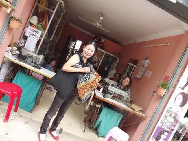 この後、フットマッサージのお店で足をマッサージしてもらいました。<br />その間、破れたバックの修理を依頼した裁縫屋さんで直してもらいました。