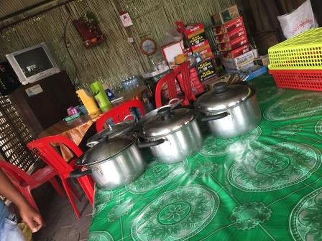 1月18日(9日目）<br />シェムリアップ3日目。まず朝食は昨日とは違う食堂で頂きました。<br />昨日は昼過ぎでしたが、今日は朝一番でちょうどおかずができた手の時間帯でした。