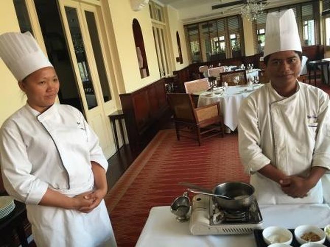 デザートの指導は別の女性シェフ。カンボジアのかぼちゃのプリンを習いました。<br />カボチャをくりぬいて中に液を入れて蒸すものです。