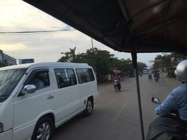 1月19日(10日目）<br />この日はいよいよシェムリアップから国境を越えてタイに向かう日<br />朝からピックアップのトゥクトゥクに乗り込みます。<br />