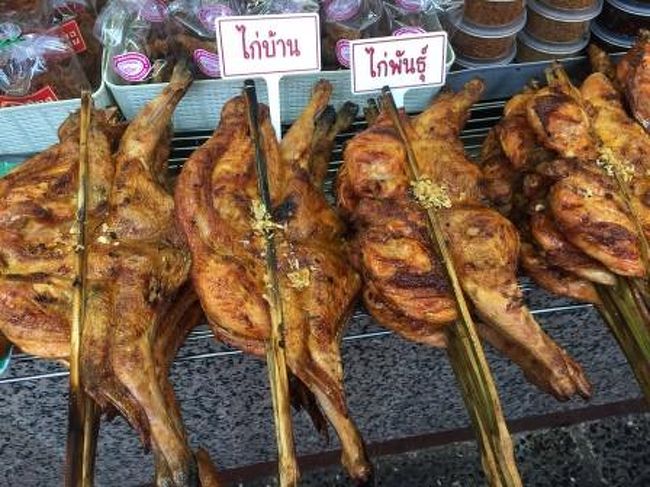 この地域（タイ・イサーン地方）の名物ガイヤーンです。<br />これは買いませんでしたが、少々気になるものを購入しました。