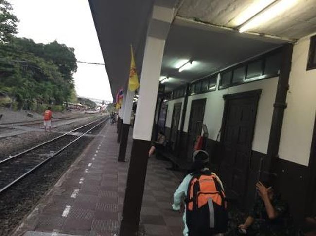 夕方、バンコクのバーンスー駅に到着。ベトナムのホーチミンからカンボジアを経由して陸路だけでバンコクに無事到着しました。