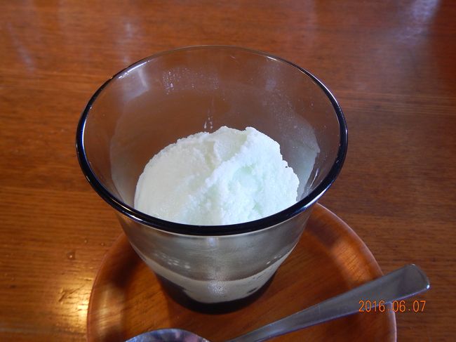 デザートに塩アイスを注文。<br /><br />これが美味しくて！！２-３個いけそうでした。