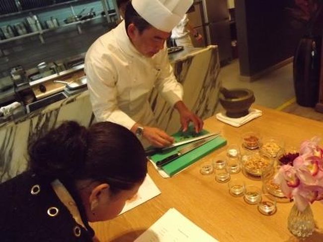 ムクラ氏の教室は2回目の受講。前回はグリーンカレーの作り方などを習いました。