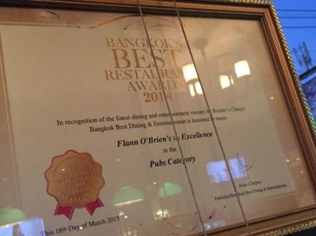 この後トンローエリアを散策。ちょっとこじゃれたお店でビールをいただきました。