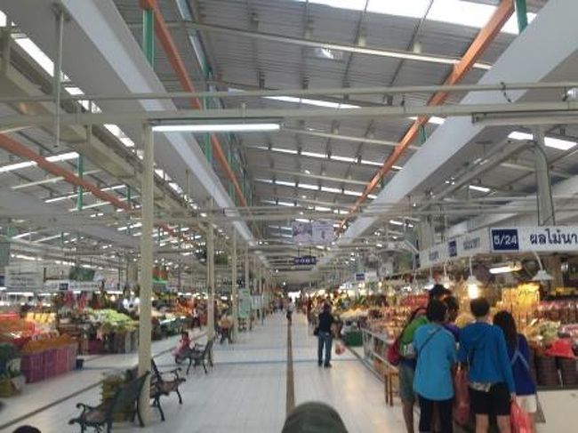 1月22日(13日目）<br />この日の朝は、タイ全土から食材が集まるという「オートーコ市場」に着ました