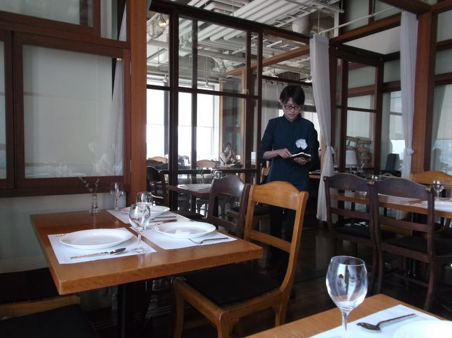 店内はこんな感じ。<br /><br />ランチビュッフェ<br />2900円<br /><br />安いです！