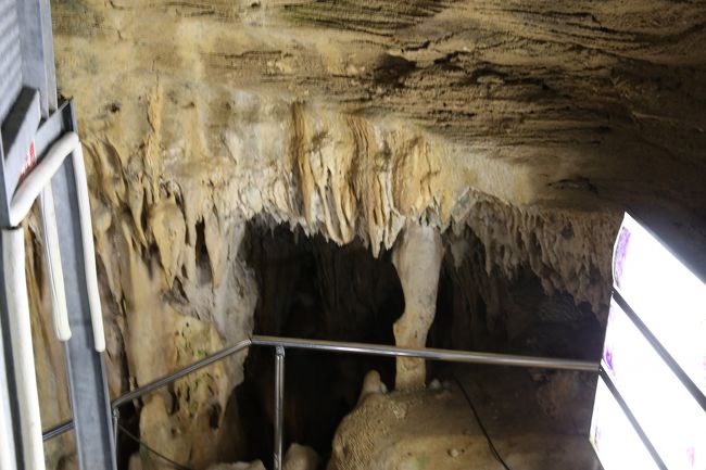 鍾乳洞へ