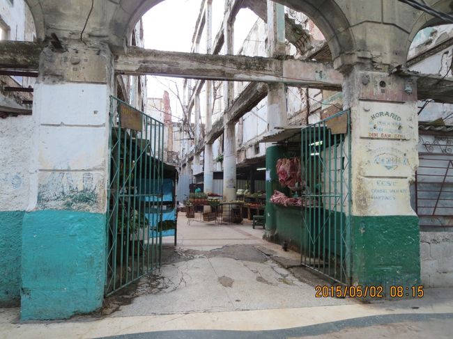 お肉屋さんがチラッと見えた