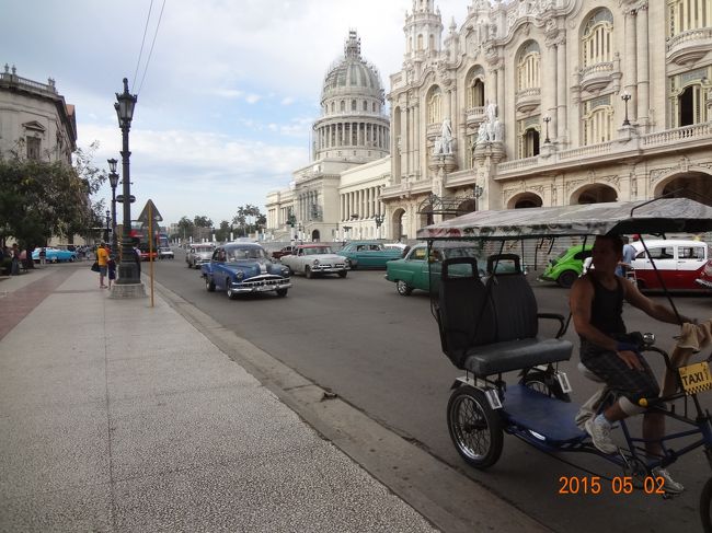 ツアーのバスを待っているところ