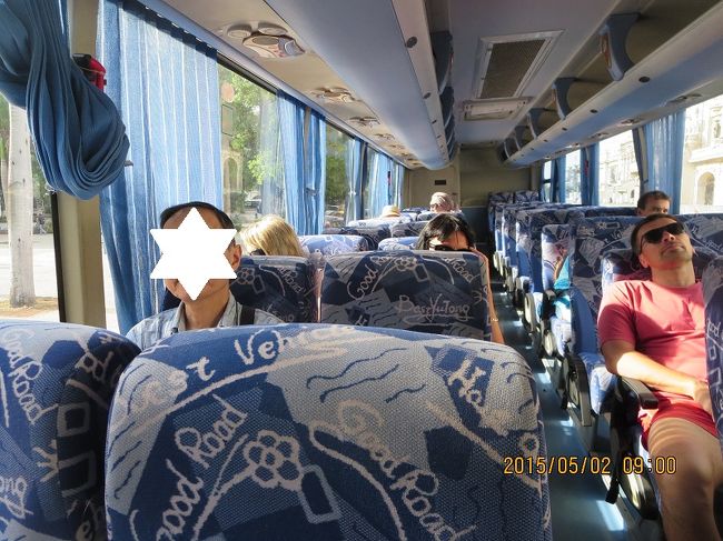 バスの中<br /><br />ビーチに行くためか　座席には海岸の砂だらけ