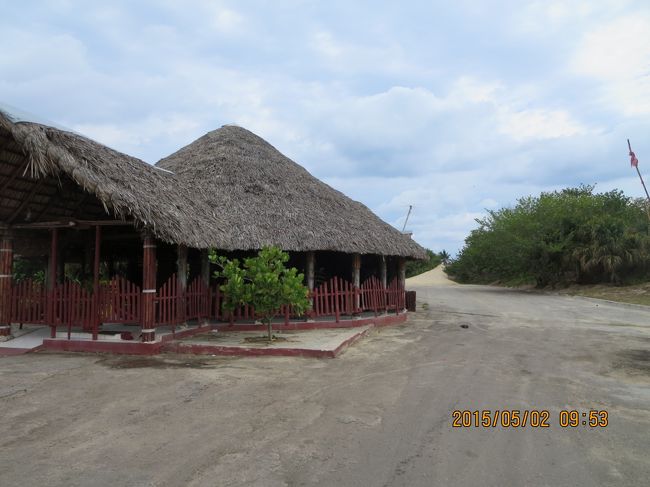 お土産やさんにも　誰もいない