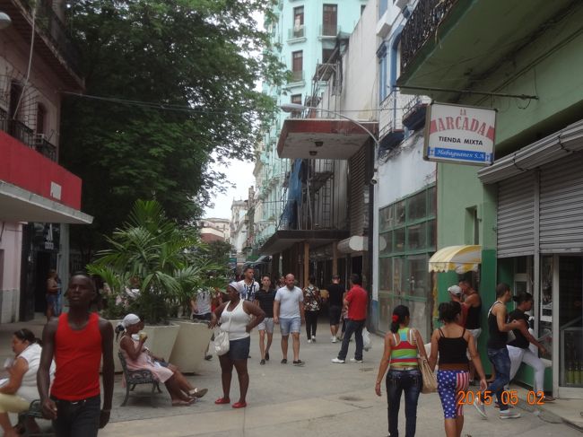 地元民のスーパーとか　食べ物やさんとか・・