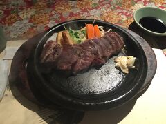 今晩から韓国料理なので、ランチはステーキ。