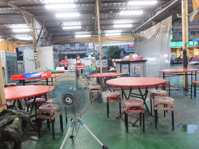 【醉高興鵝園のガチョウ料理と担仔麺 高雄 2016/06/12】<br /><br />お店、店内の様子