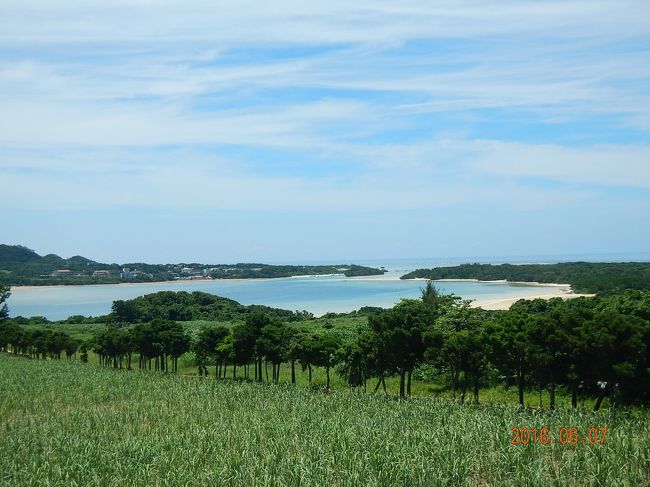腹ごなしをして、いざ！次のビーチに！<br /><br />底地ビーチに向かいながら川平湾の景色を楽しみます。<br /><br />ん？　潮が引いてる？？(^_^;)