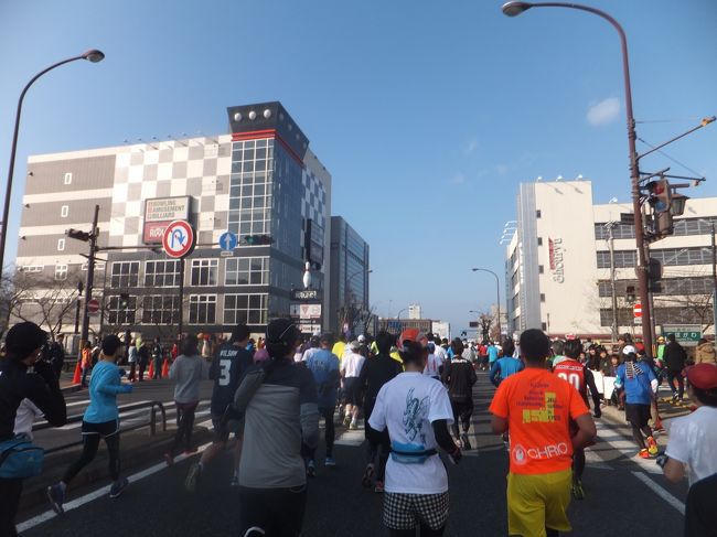 けっこう建物の建ち並ぶエリアを進みます。