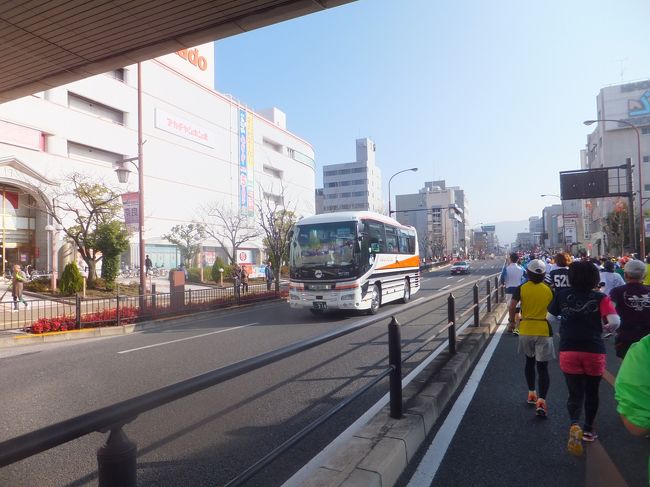 収容車。東京マラソンでははとバスですが奈良では奈良交通のバスでした。
