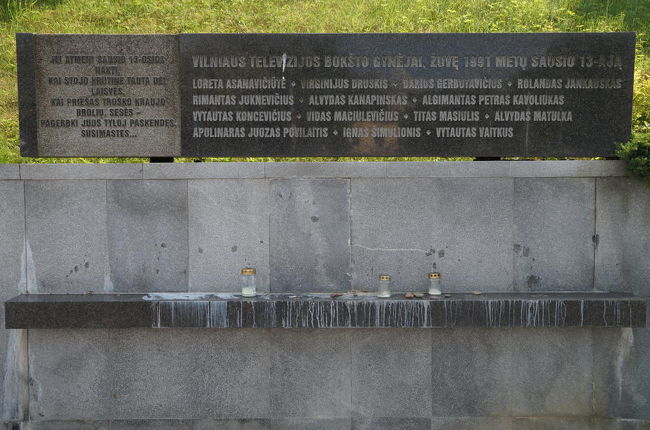 犠牲者の名前が刻まれた碑。<br />