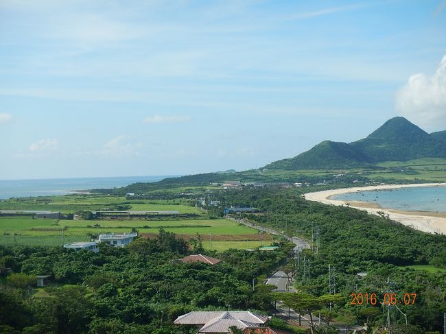 右が太平洋、左が東シナ海<br /><br />先ほどまで居たサンセットビーチ方向を眺めます。<br />サンセットビーチは東シナ海です！