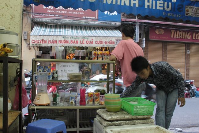 ローカルスイーツのチェー屋さん<br />ハノイはチェーのお店が並ぶ通りや裁縫専門の通り、仏具、靴などなど通りごとに分かれています