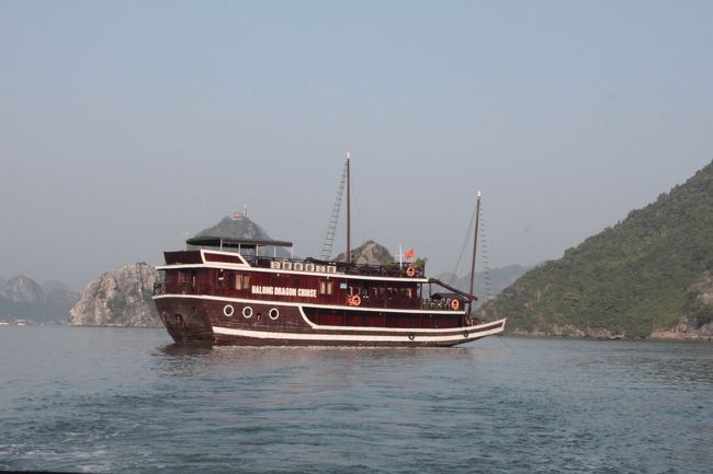 私達が乗ったクルーズ船<br />デラックスと言っていたけど、スタンダードのような気もしないでもなかったな