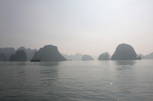 一時間程度すると奇岩が少しずつ出てきました