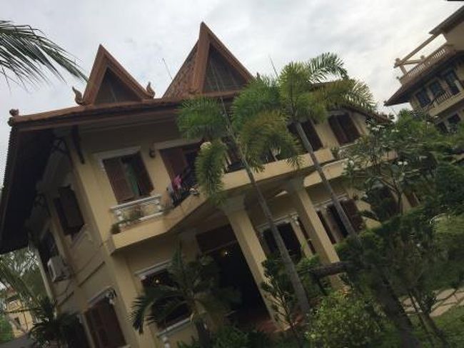 ここでホテルに戻り、少し休憩。ここはプール付のホテルだったので、プールサイドのところで休憩しました。水着を忘れたのが悔やまれます。