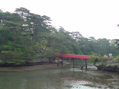 赤い橋が絵になります