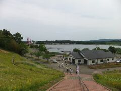 　6kmくらい走って北潟湖に到着。色とりどりの花菖蒲が綺麗でした。一週間前にたまたまローカルのフリーペーパーで写真見て、行ってみたくなって行ってみました。