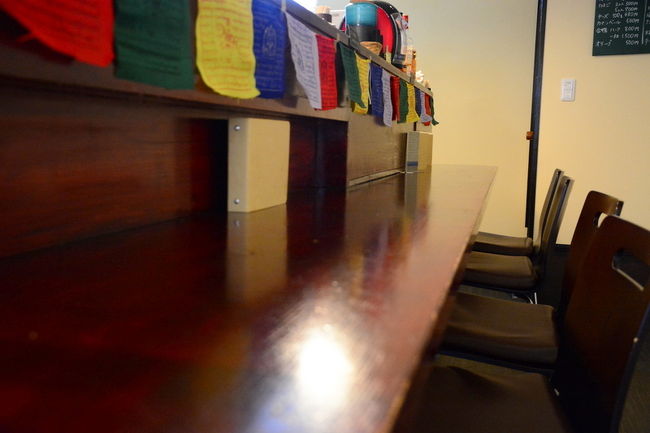 店内は椅子席が5脚のみですが<br />私達がいる間にも持ち帰りの方が次々にお見えになっていました