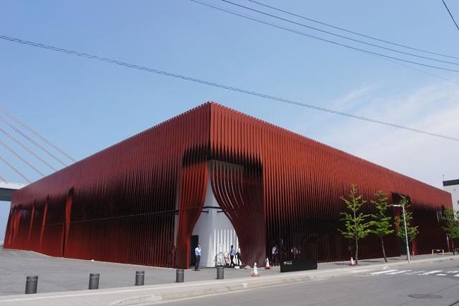 それから強風の中、てくてく歩いてワ・ラッセへ！<br /><br />遂に！来た！！<br /><br />駅前だけどなかなか行くタイミングがなくてねぇ（どんだけ今まで予定詰めてたんだよって話）