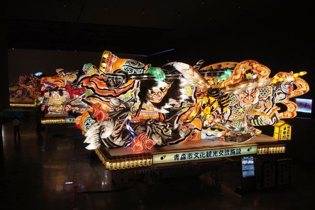 どーーーん！<br />2階からねぶた！！でかい！！！