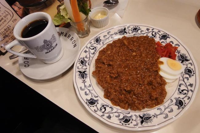 ジャマイカンカレー！<br /><br />母はあんまりお腹空いてないとか言ってたのにもりもり食べれる！って言ってもりもり食べてた（それ何回聞いたかな。笑）<br />あとからじんわり辛くなるけど大丈夫かな？って思ってたけど、大丈夫だったらしい。美味しかったー！って大満足でなにより。私も久しぶりに食べれてよかったーーー！<br />でもやっぱり一人でこの量だと無理だわ私には。やっぱり半分くらいでちょうどよかった。