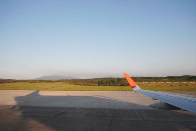 デッキから八甲田山撮るんだったーーーーって思いつつ、離陸体勢。<br />ほぼ定刻18:20発。<br />さらば青森！