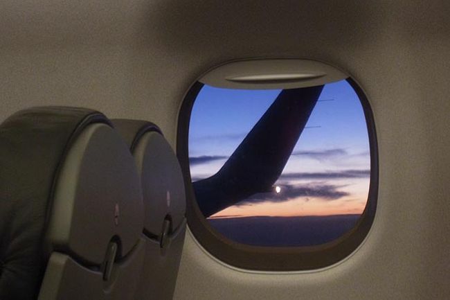 反対側の窓側からだと夕焼けが見れた模様。