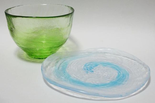 津軽びいどろの皿と碗。