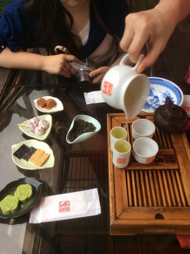 　九份、阿妹茶酒館で阿里山烏龍茶を頂きながら日暮れまでのんびりしました。適度に風が吹いていて涼しくて温かいお茶が美味しかった〜。